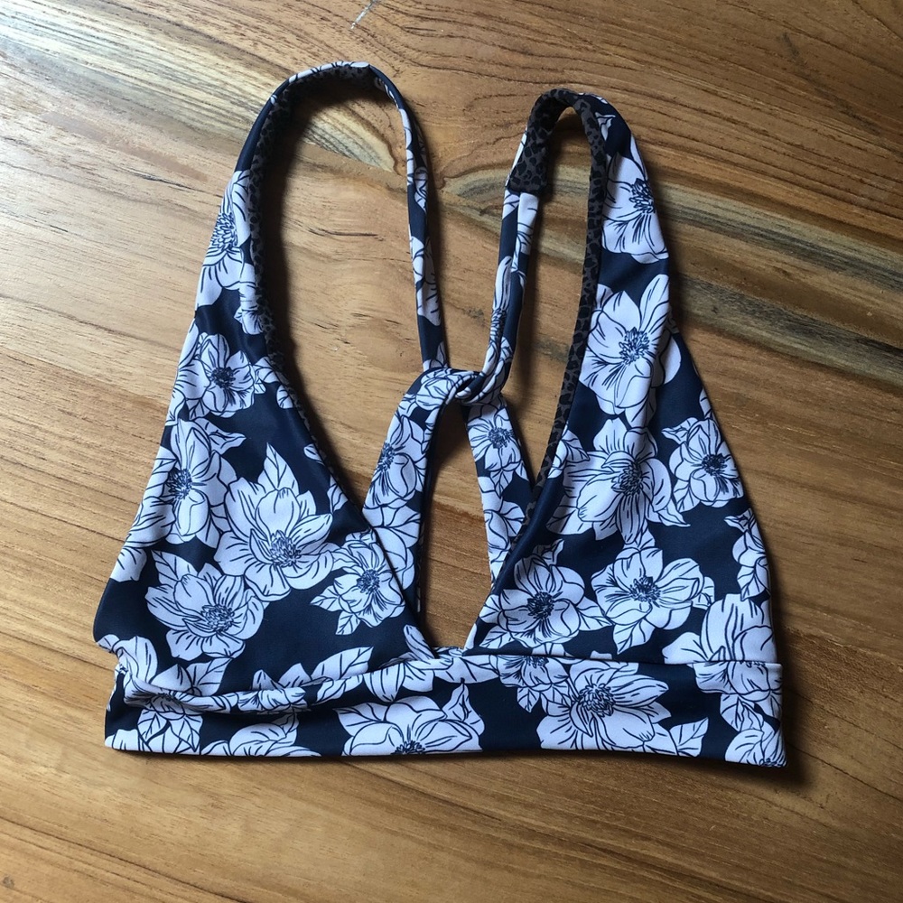 Acacia Swimwear Blue Magnolia Top - Picture 1 of 3